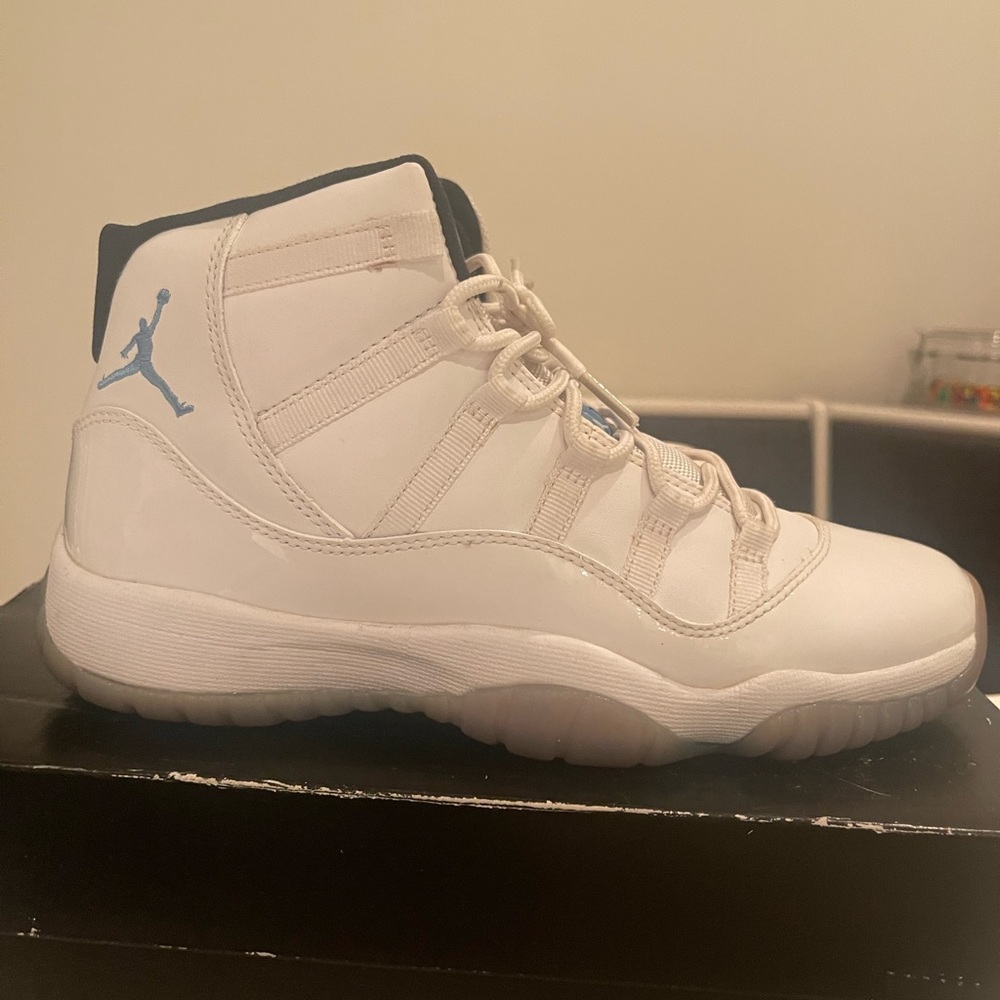 Air Jordan 11 retro size 6.5 (GS) Legend blue released 2014